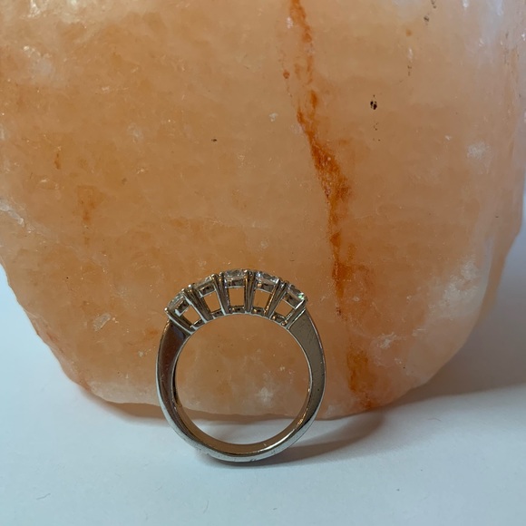 Silver 925 ring with 5 cubic zirconium stones - Picture 2 of 7